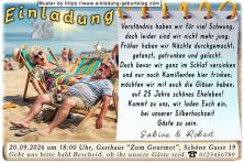 Die lustige Einladungskarte zur Silberhochzeit mit dem geschafften Paar in 2 Liegestühlen