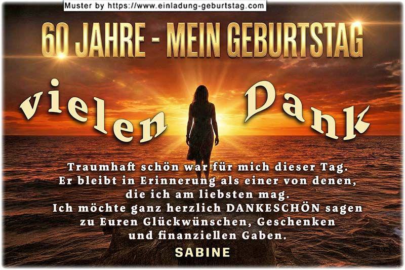 Eine traumhaft schöne Dankeskarte zum Geburtstag für Ihre Gäste. Eine Frau blickt auf einen Sonnenuntergang am Meer. Am Horizont sieht man den Schriftzug Vielen Dank.