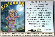 Die lustige Einladung zum Geburtstag - Wie alt werde ich nochmal? Man kann sein Alter auch schon mal vergessen. Die nachdenkliche Frau.